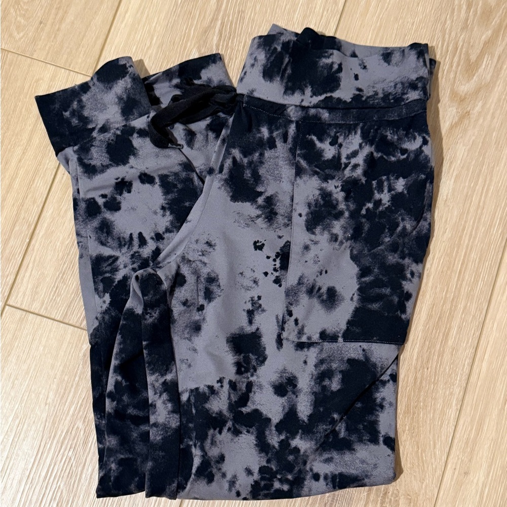 Felina Women's Black and Gray Tie-Dye Joggers